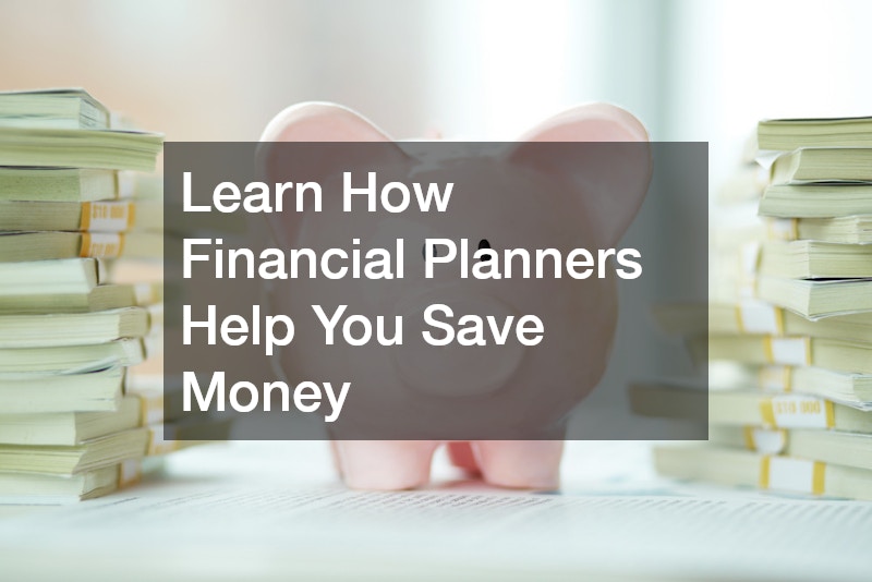 Learn How Financial Planners Help You Save Money